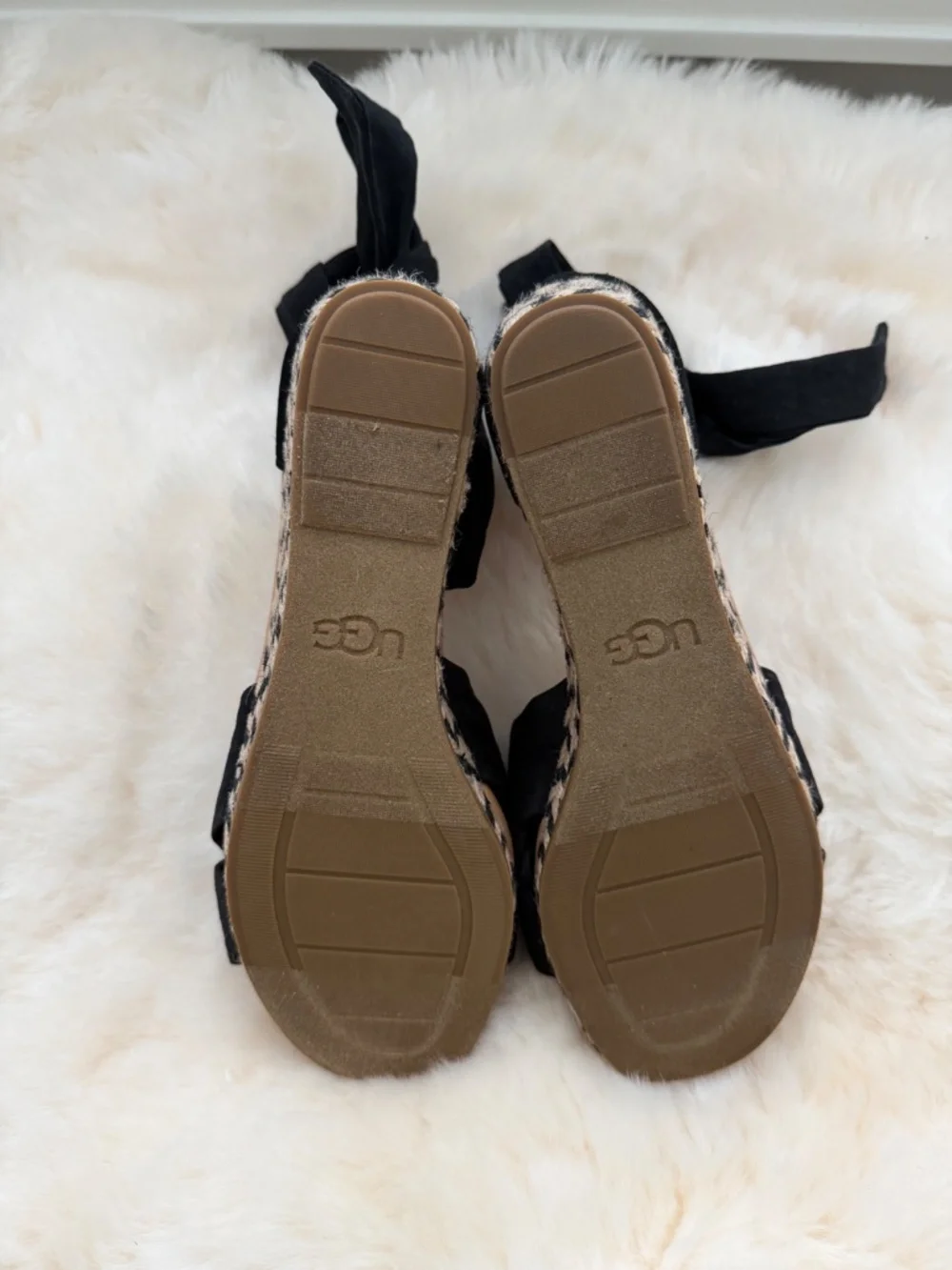 UGG Women’s Yarrow Black Canvas Espadrille Wedge Sandals sz 10